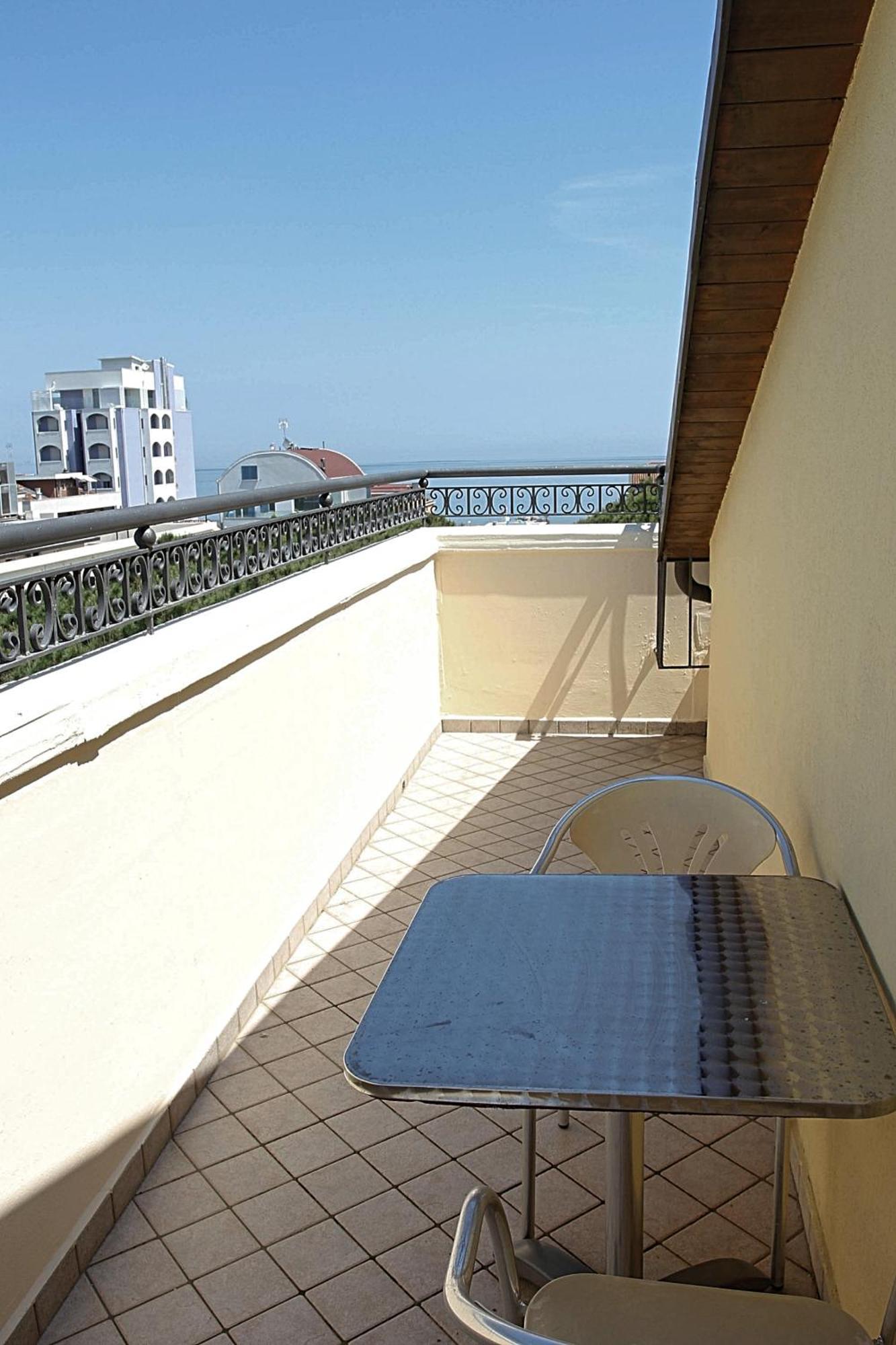 Hotel Ariston Мисано Адриатико Екстериор снимка