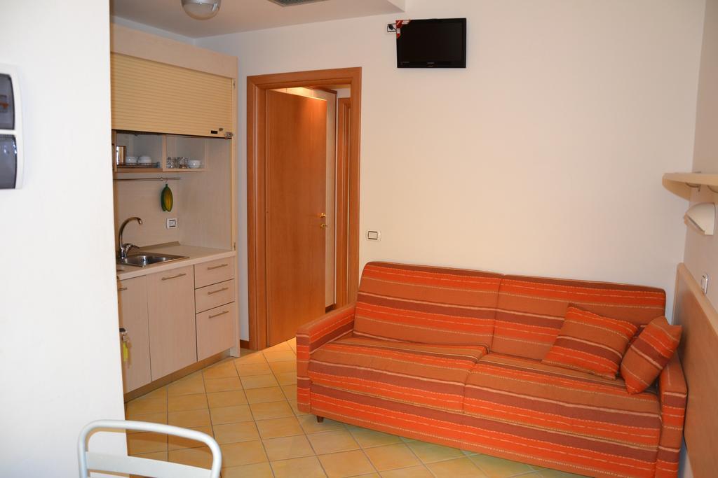 Hotel Ariston Мисано Адриатико Екстериор снимка