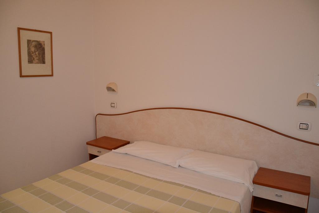 Hotel Ariston Мисано Адриатико Стая снимка