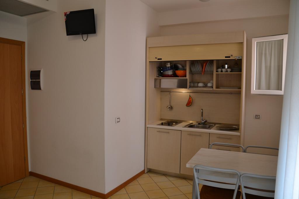 Hotel Ariston Мисано Адриатико Екстериор снимка