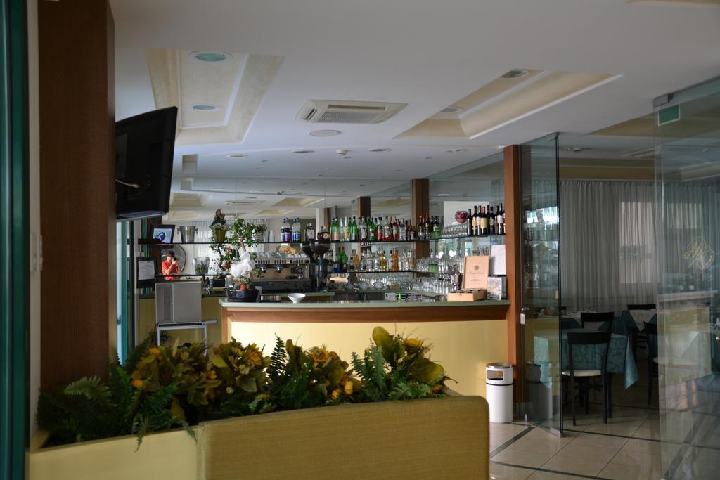 Hotel Ariston Мисано Адриатико Екстериор снимка