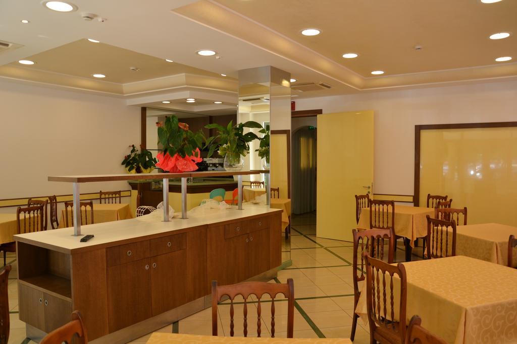 Hotel Ariston Мисано Адриатико Екстериор снимка
