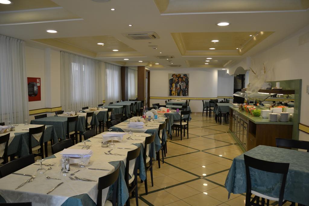 Hotel Ariston Мисано Адриатико Екстериор снимка