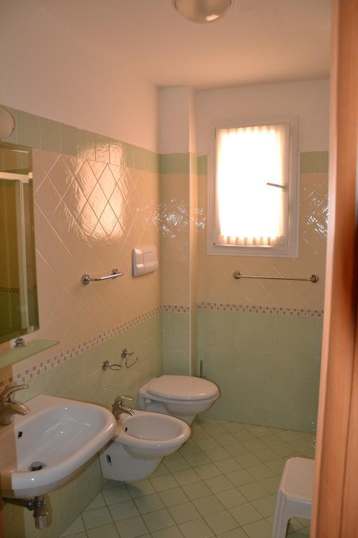 Hotel Ariston Мисано Адриатико Стая снимка