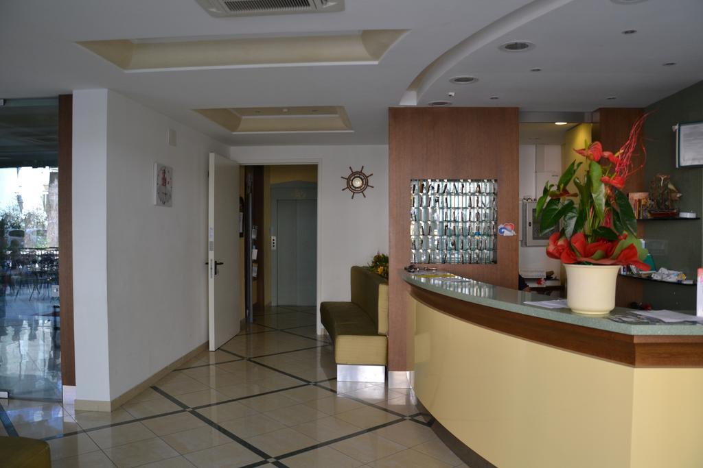 Hotel Ariston Мисано Адриатико Екстериор снимка